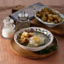 Cara membuat Bread Soup With Garlic & Eggs - Resep Masakan Rumahan