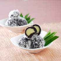 Cara membuat Klepon Ketan Hitam Isi Kacang Hijau - Resep Masakan Rumahan