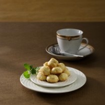 Cara membuat Viennese Coconut Macaroons - Resep Masakan Rumahan