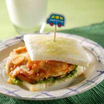 Cara membuat Roti Omelet Sosis - Resep Masakan Rumahan