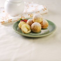 Cara membuat Kue Bola Isi Keju - Resep Masakan Rumahan