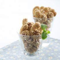 Cara membuat Kue Kering Semprit Pisang Kenari - Resep Masakan Rumahan