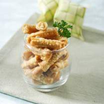 Cara membuat Sunpia Kacang Wijen - Resep Masakan Rumahan