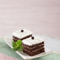 Cara membuat Cake Cokelat Lapis Stroberi - Resep Masakan Rumahan