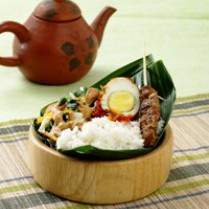 Cara membuat Sate Daging Bumbu Kacang (Nasi Pecel Komplet) - Resep Masakan Rumahan