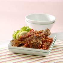 Cara membuat Tumis Ikan Selar Goreng - Resep Masakan Rumahan