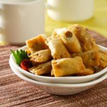 Cara membuat Pangsit Goreng Isi Abon - Resep Masakan Rumahan