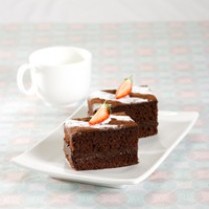 Cara membuat Cake Cokelat Lapis Vla Cokelat - Resep Masakan Rumahan