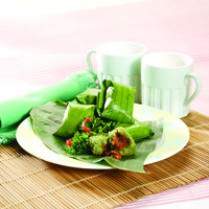 Cara membuat Lemper Hijau Rendang Daging - Resep Masakan Rumahan