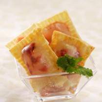 Cara membuat PASTEL GORENG KEJU ISI STROBERI - Resep Masakan Rumahan