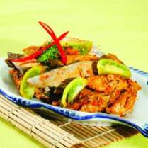 Cara membuat TONGKOL ASAP TUMIS TOMAT HIJAU - Resep Masakan Rumahan