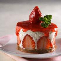 Cara membuat STRAWBERRY AND YOGHURT CHEESE CAKE - Resep Masakan Rumahan