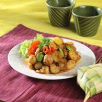 Cara membuat SAMBAL GORENG KENTANG DAN PETAI - Resep Masakan Rumahan