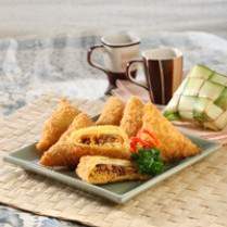 Cara membuat SEGI TIGA EMAS GURIH KEJU - Resep Masakan Rumahan