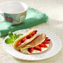 Cara membuat STRAWBERRY AND CREAM CHEESE PANCAKE - Resep Masakan Rumahan