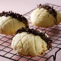 Cara membuat MELON BREAD WITH DOUBLE CHOCO FILLING - Resep Masakan Rumahan