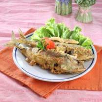 Cara membuat IKAN KEMBUNG GORENG TEPUNG DAUN KETUMBAR - Resep Masakan Rumahan