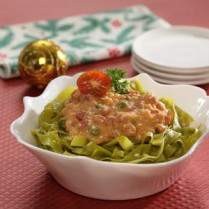 Cara membuat SPINACH FETTUCINI WITH BEEF SAUCE - Resep Masakan Rumahan