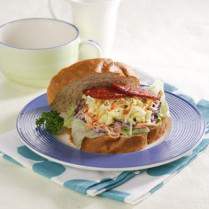 Cara membuat BEEF SALAMI AND SCRAMBLE SANDWICH - Resep Masakan Rumahan