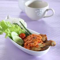 Cara membuat AYAM GORENG SAMBAL PENYET PEDAS - Resep Masakan Rumahan