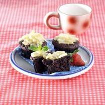 Cara membuat Cup Brownis Isi Apel Kismis - Resep Masakan Rumahan