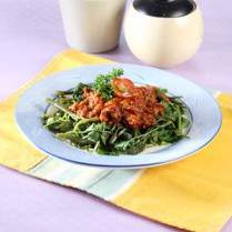 Cara membuat Kangkung Siram Ayam Tomat - Resep Masakan Rumahan