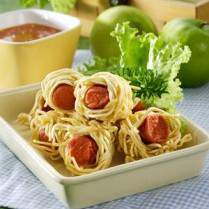 Cara membuat Sosis Gulung Mi Saus Asam Manis - Resep Masakan Rumahan