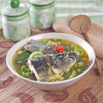 Cara membuat Ikan Mas Kuah Segar - Resep Masakan Rumahan
