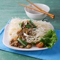 Cara membuat Bihun Siram Daging Pedas - Resep Masakan Rumahan