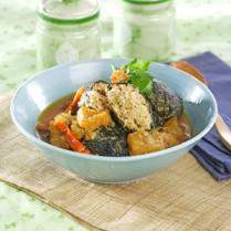 Cara membuat Buntil Daun Ubi Isi Daging - Resep Masakan Rumahan