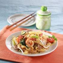 Cara membuat Kwetiau Goreng Udang Bakso - Resep Masakan Rumahan
