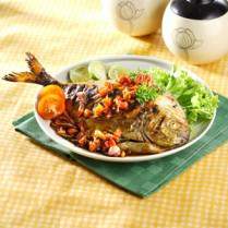 Cara membuat Bawal Bakar Siram Kecap - Resep Masakan Rumahan