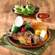 Cara membuat Nasi Timbel Ikan Mas - Resep Masakan Rumahan