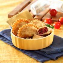Cara membuat Pastel Isi Ayam Merah - Resep Masakan Rumahan